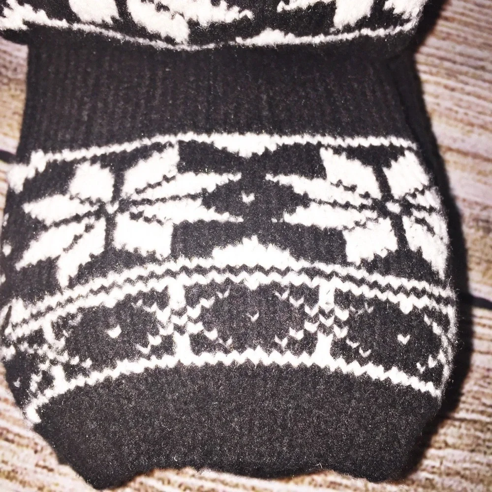 NWT  MeMoi women’s 2 Pack socks Black and white butter soft